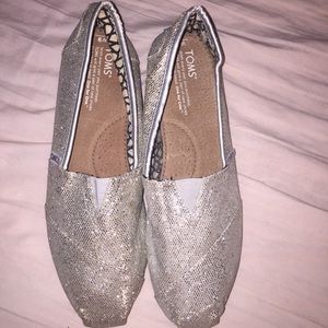 Women’s Silver Glitter TOMS Size W9